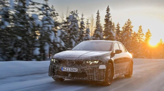 Nowe BMW i3 Neue Klasse: Oficjalne dane techniczne i finałowy szlif w Arktyce